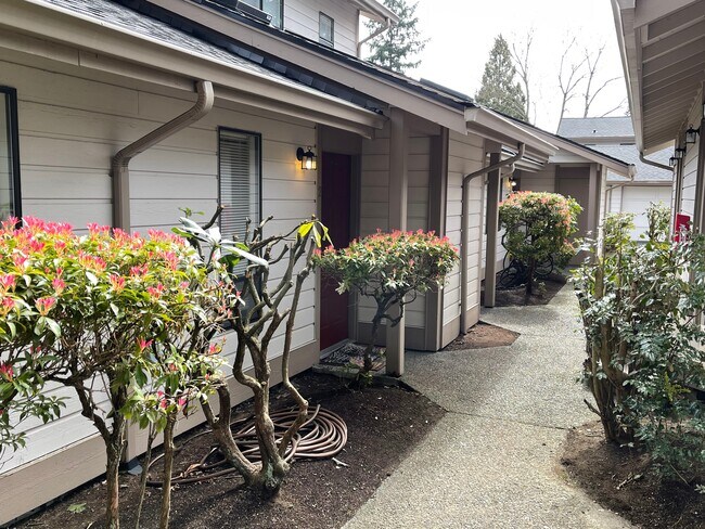 Building Photo - Bright & Private 1BR Townhome in Juanita – Garage, Patio & Prime Kirkland Location