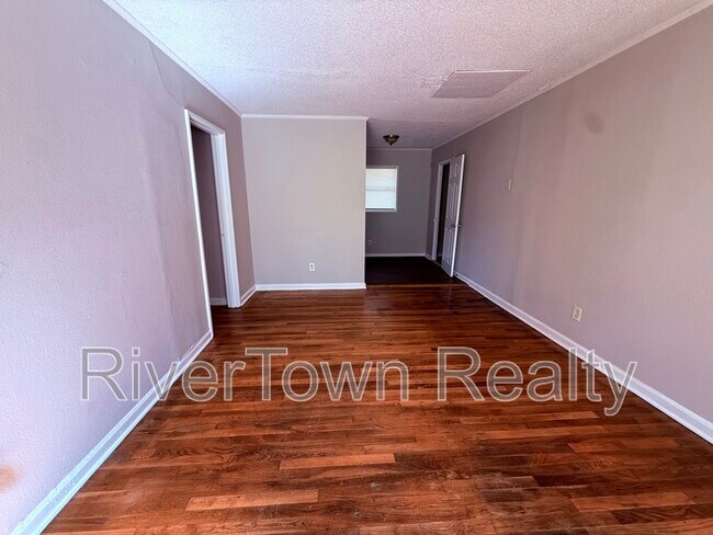 Building Photo - 686 Delta Rd