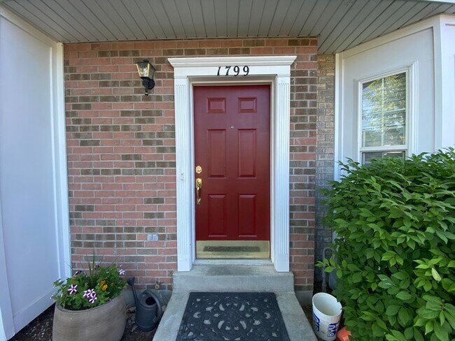 Building Photo - Townhome in Provo