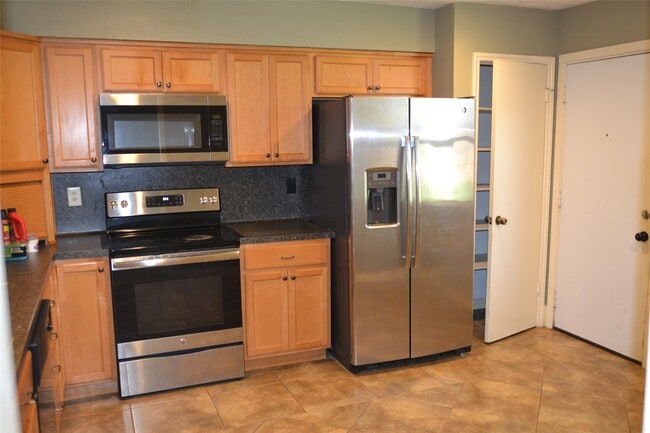 Building Photo - 12023 Woolford Dr