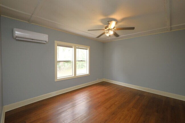 Foto del edificio - 300 E 6th St