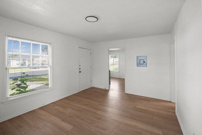 Building Photo - 1404 Mulford St