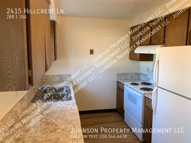 Foto del edificio - 2415 Hillcrest Ln