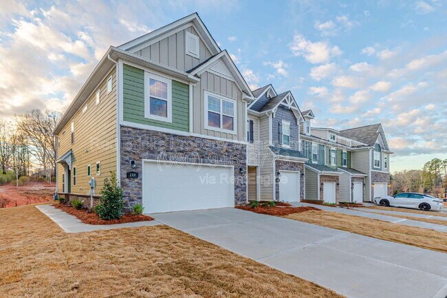 Foto del edificio - 240 Harpers Run Ln