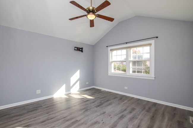 Foto del edificio - 5815 N Canfield Ave