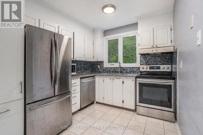 Building Photo - 628 Hochelaga St