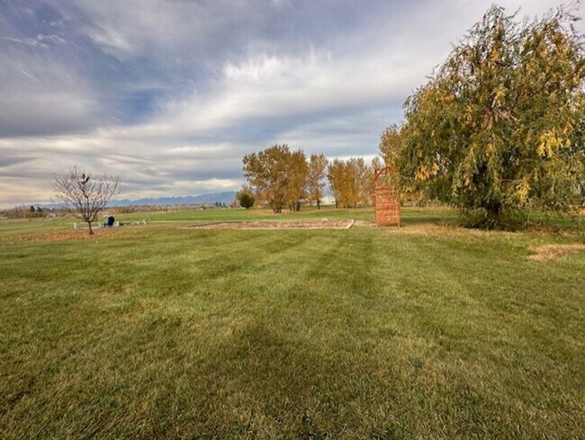 Foto del edificio - Beautiful 3-Bedroom Home with Modern Upgra...