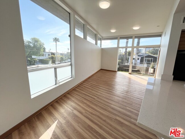 Building Photo - 503 N San Vicente Blvd