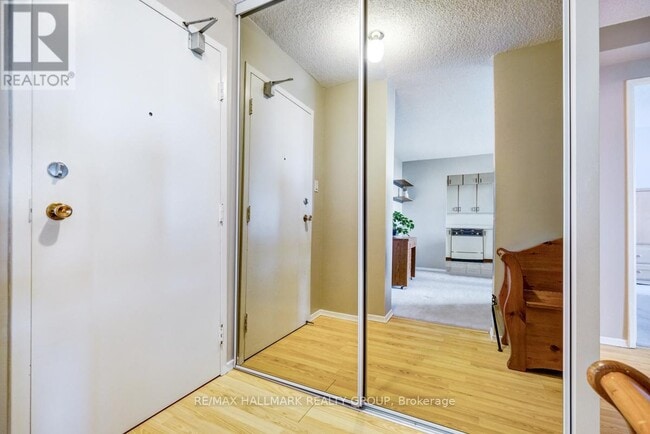 Building Photo - 665 Bathgate Dr