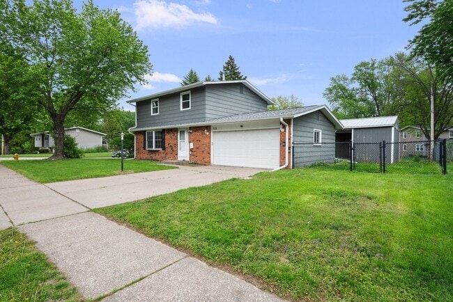 Building Photo - 3129 Windsor Dr