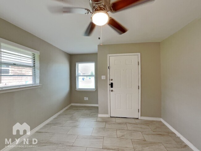 Building Photo - 1303 Cardinal Dr