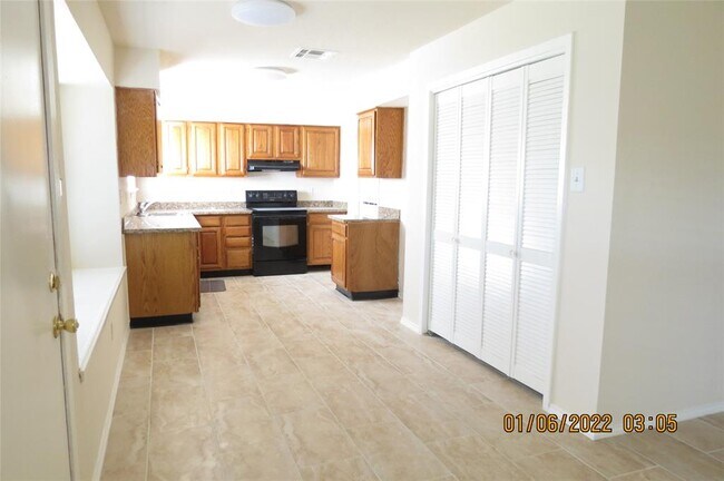 Building Photo - 16354 Paiter St