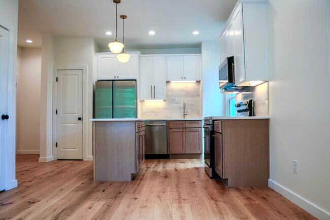 Building Photo - 3445 Cornell Pl