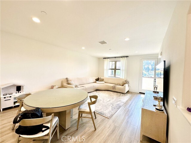 Building Photo - 582 Boulder Cir