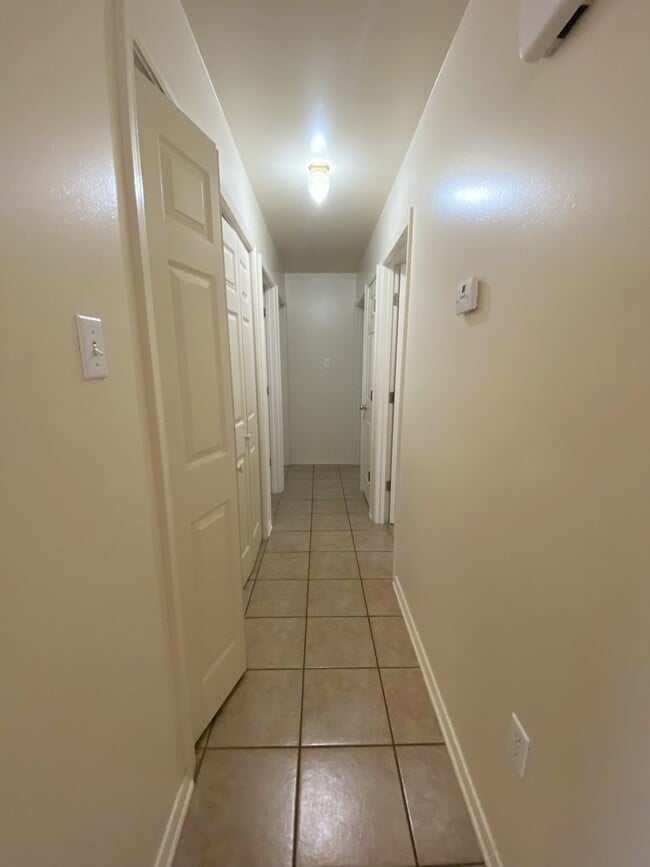 Building Photo - 108 Poplar St