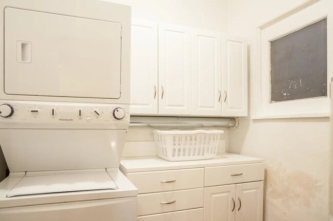 Building Photo - 2629 W 32nd Ave