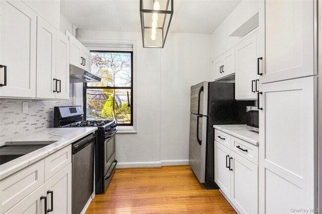 Foto del edificio - 212 Larchmont Acres