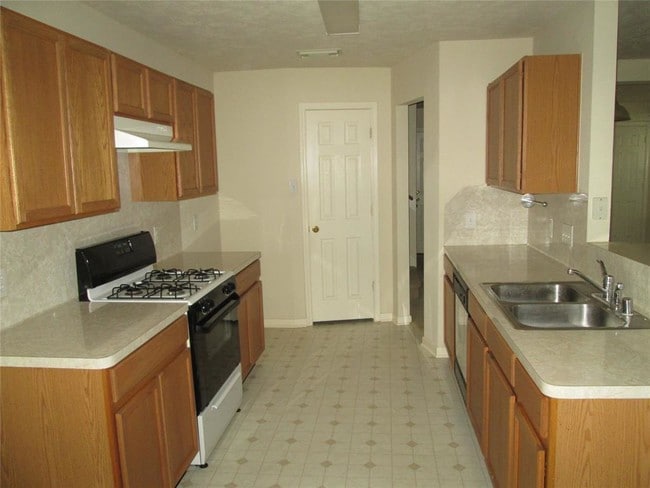 Building Photo - 8302 Fuqua Gardens Dr