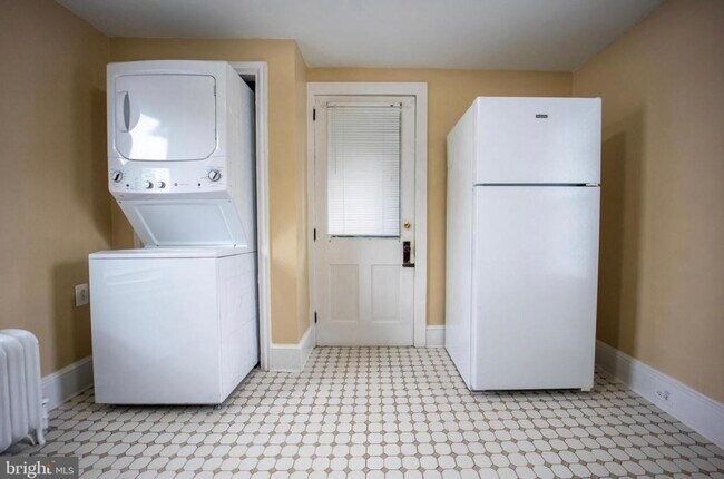 Foto del edificio - 328 Ridley Ave