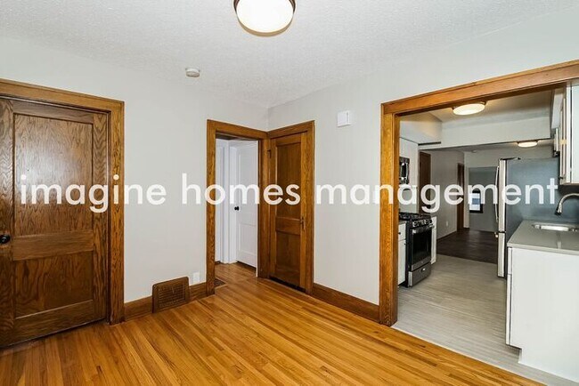 Foto del edificio - 3857 45th Ave S