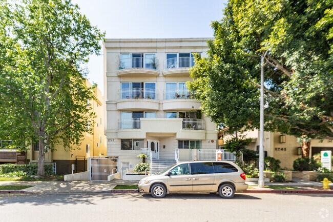 Exterior - 1247 Barry Ave