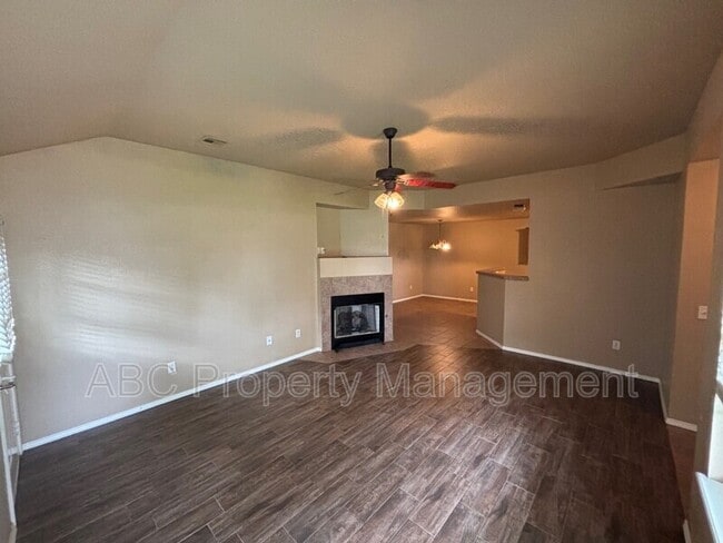 Building Photo - 2810 Wildwood Dr