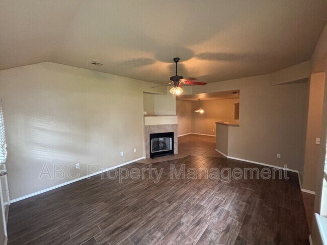 Foto del edificio - 2810 Wildwood Dr