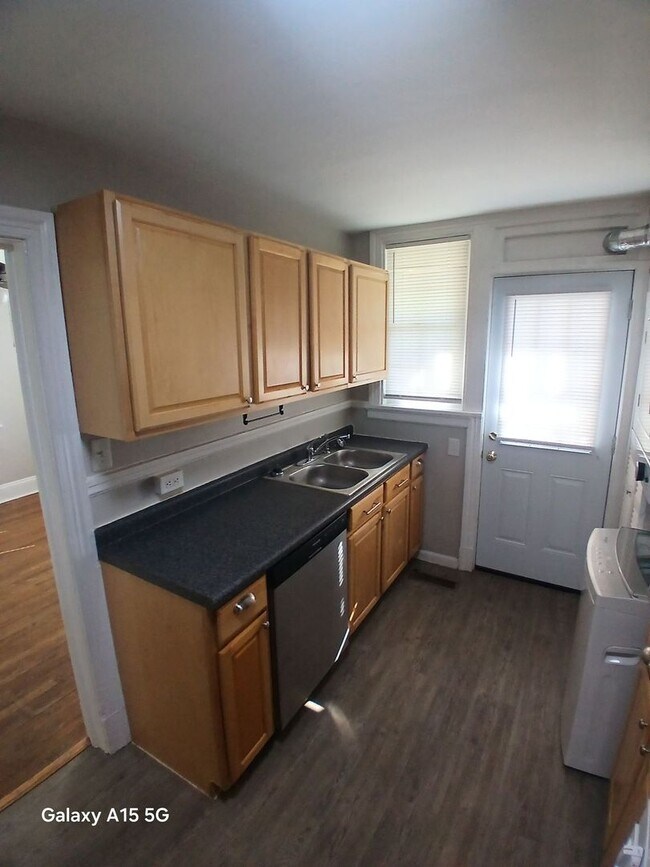 Foto del edificio - 3413 Stuart Ave