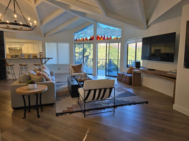 Foto del edificio - 2269RR-Upper Level