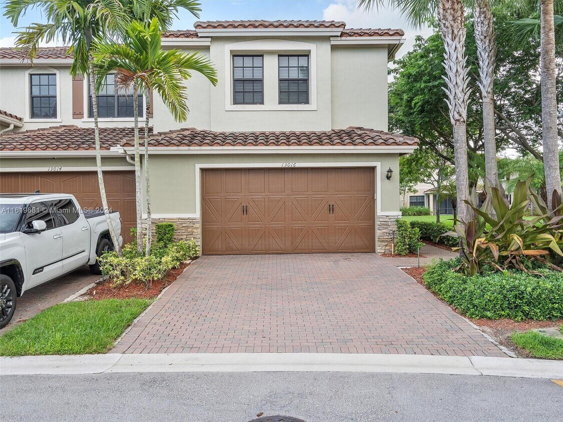 Primary Photo - 13016 Riverwalk Cir N
