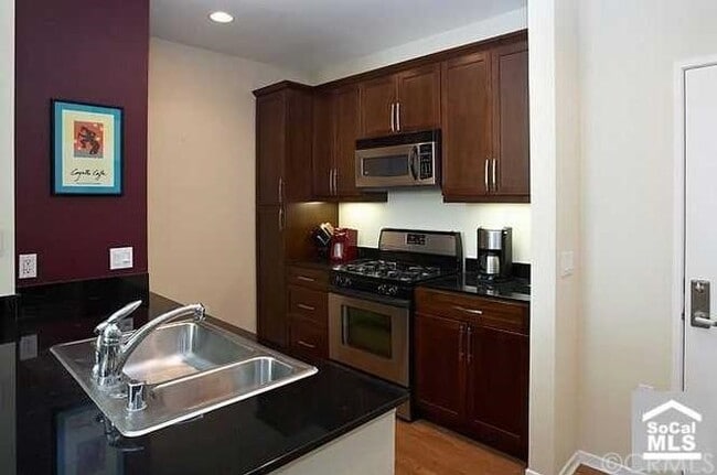 Building Photo - 2403 Scholarship