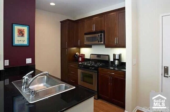 Foto del edificio - 2403 Scholarship