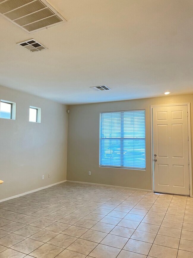 Building Photo - Adorable Two Story Home in Silverado Ranch