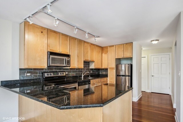 Foto del edificio - 1355 N Sandburg Terrace