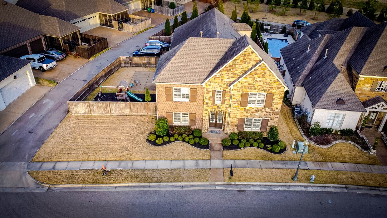 Primary Photo - 1820 Enclave Hollow Ln E