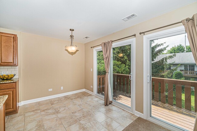 Building Photo - 657 Thorntree Ct
