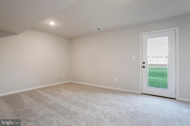 Foto del edificio - 62 Thrower Rd