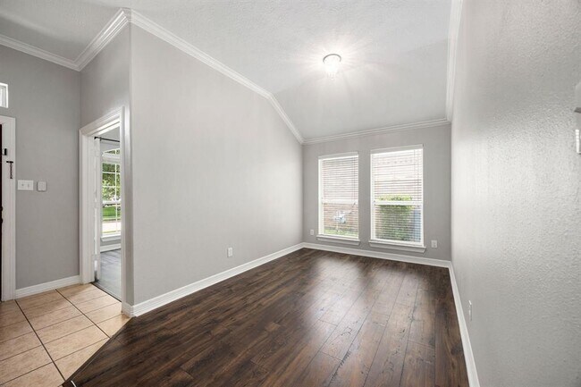 Building Photo - 11010 Starling Creek Dr