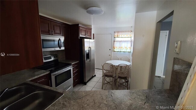 Foto del edificio - 1750 NE 191st St