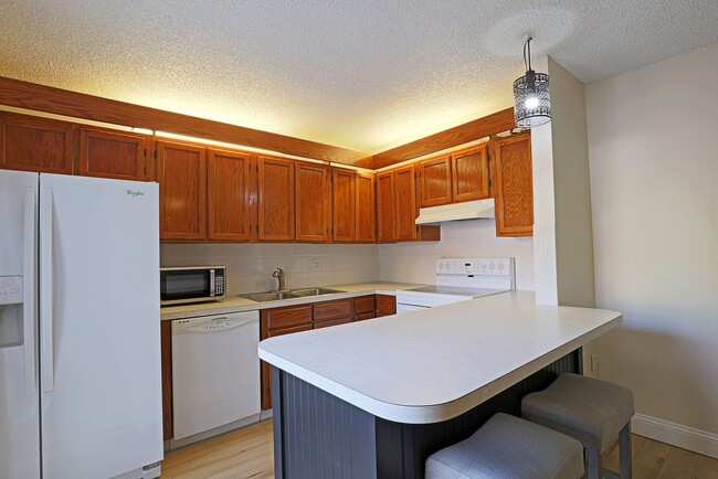 Building Photo - 5219 Cedarbend Dr