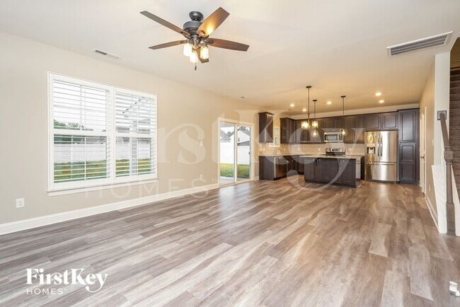 Foto del edificio - 5587 Siler St