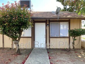 Building Photo - 133 Kings Ave