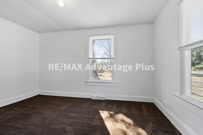 Building Photo - 3-Bedroom Home Convenient to Farmville and Hampden Sydney!