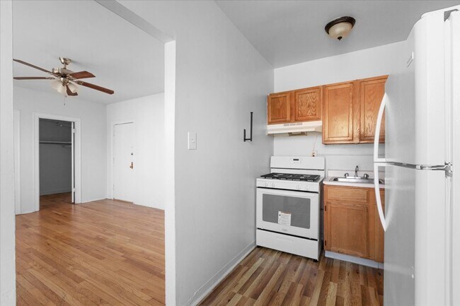 Foto del edificio - 1635 W Morse Ave