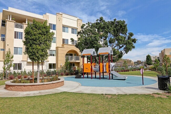 Foto del edificio - 13021 Central Ave