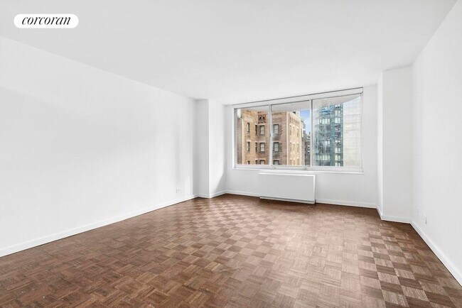 Foto del edificio - 145 E 48th St