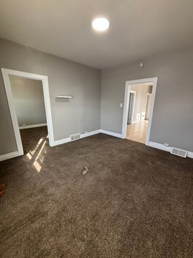 Foto del edificio - 3919 Deodar St