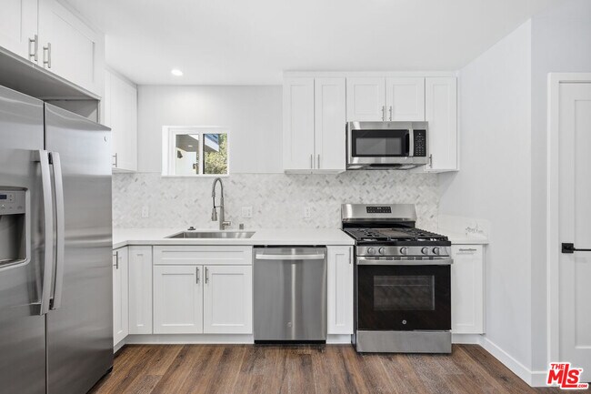 Foto del edificio - 3121 Oakhurst Ave