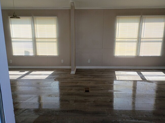 Foto del edificio - 3 Bedroom/2 Bathroom Home on a Large Lot