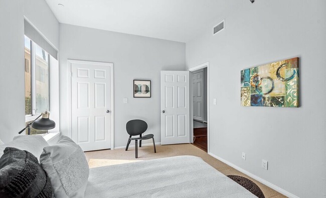 Building Photo - 1074 Peachtree Walk NE